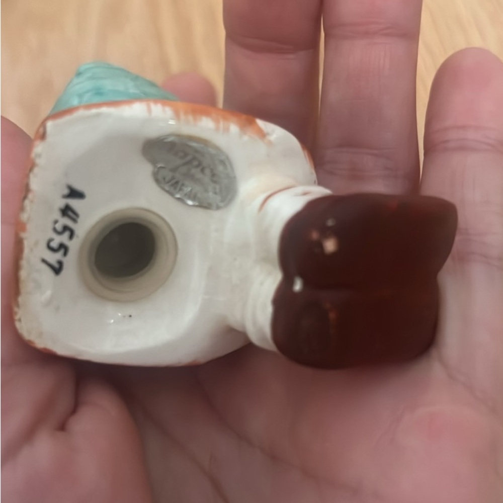 Salt and Pepper Shakers - Picture 3 of 5